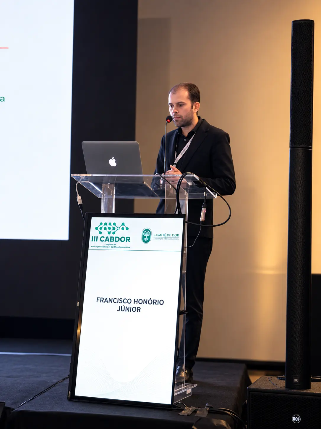 Dr. Francisco Honório palestrando no Congresso de Dor Musculoesquelética